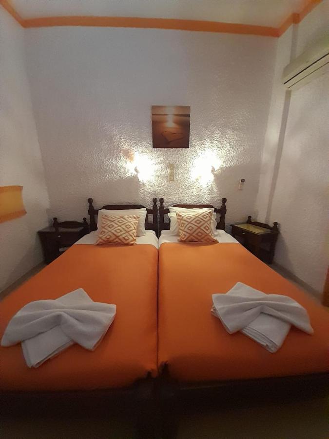 Artemis Rooms Agia Marina  Buitenkant foto