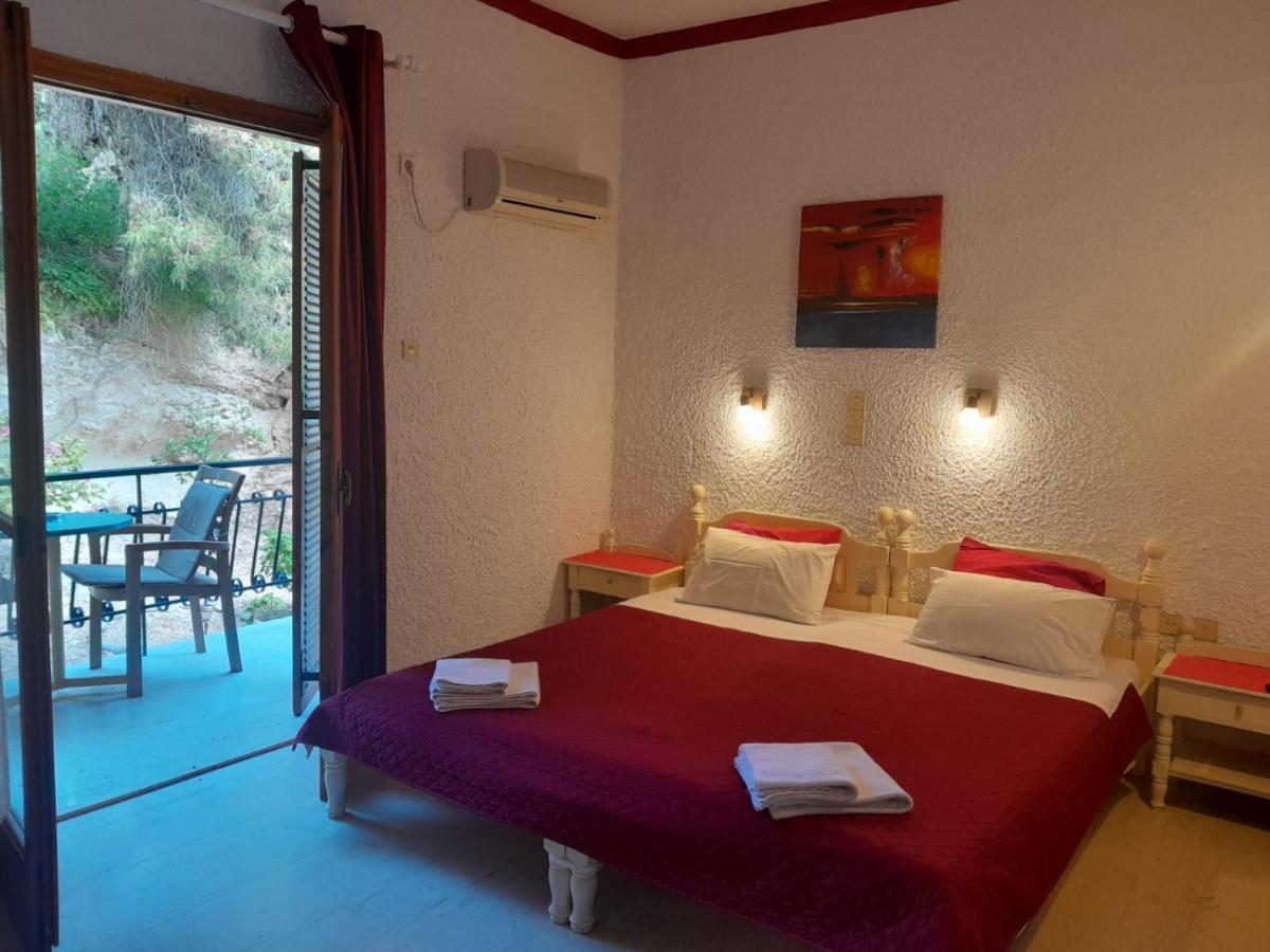 Artemis Rooms Agia Marina  Buitenkant foto