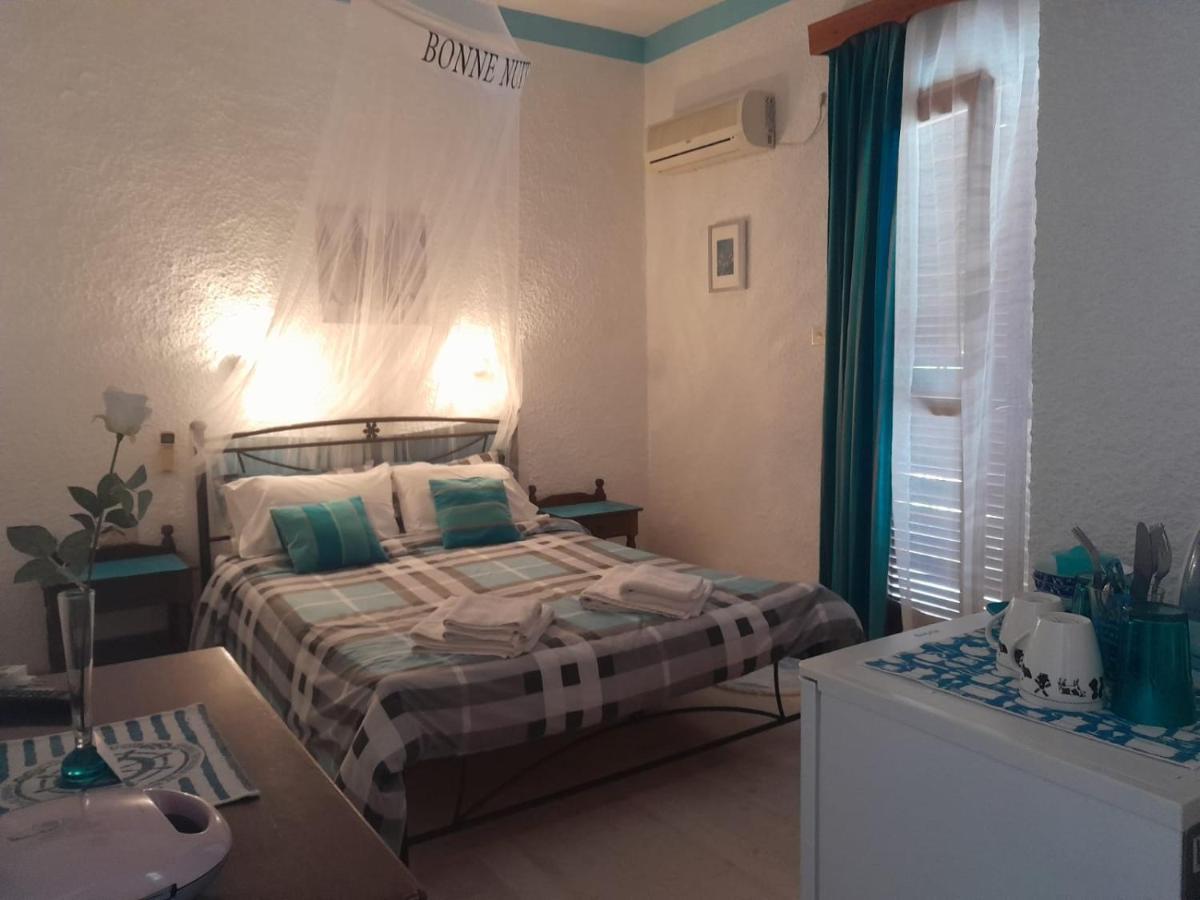 Artemis Rooms Agia Marina  Buitenkant foto