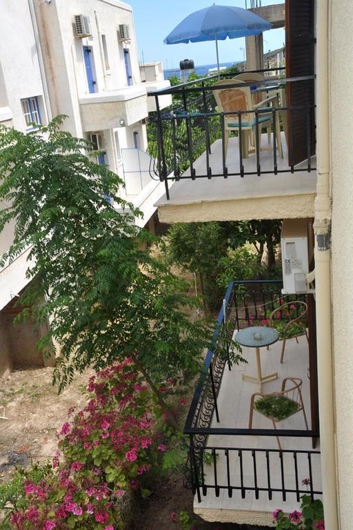 Artemis Rooms Agia Marina  Buitenkant foto