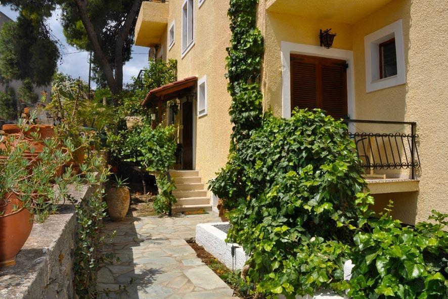 Artemis Rooms Agia Marina  Buitenkant foto
