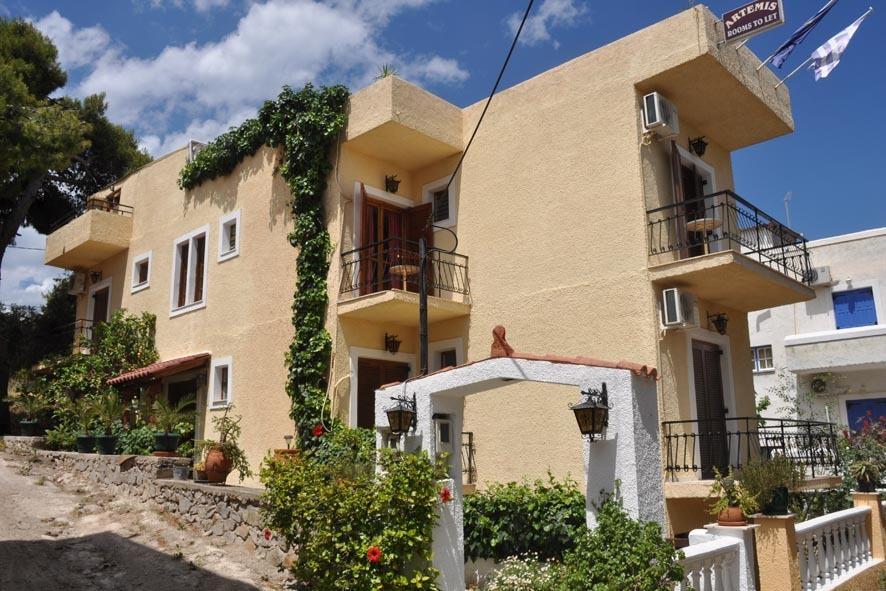 Artemis Rooms Agia Marina  Buitenkant foto