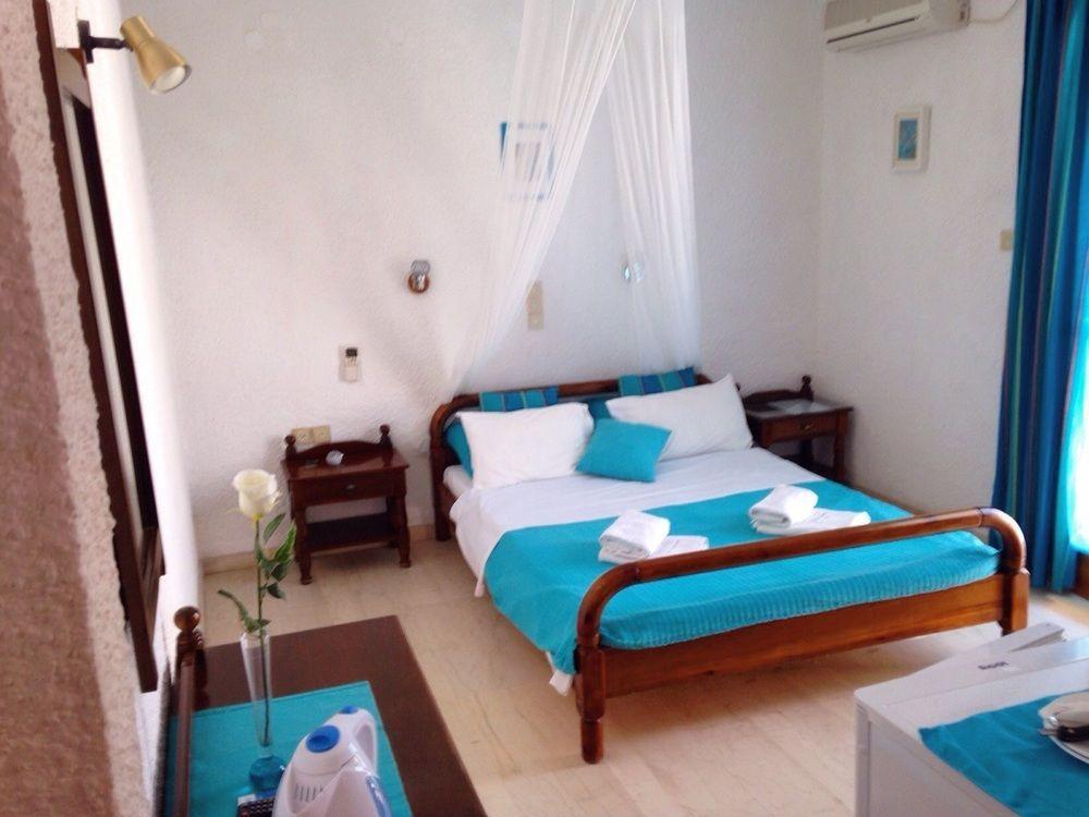 Artemis Rooms Agia Marina  Buitenkant foto