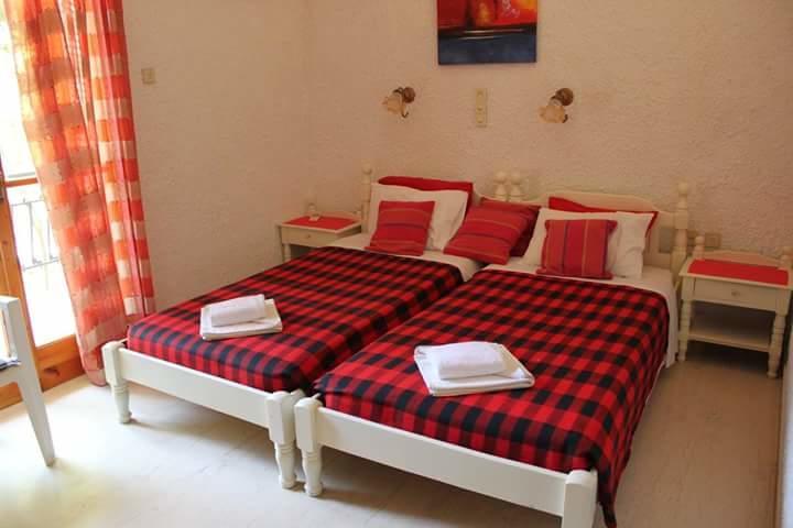 Artemis Rooms Agia Marina  Buitenkant foto