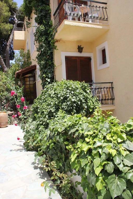 Artemis Rooms Agia Marina  Buitenkant foto
